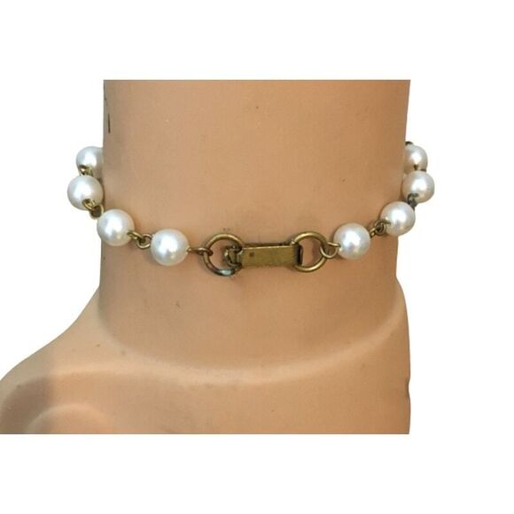 1950s Vintage Imitation Pearl and Brass Chain Bracelet - Picture 2 of 3